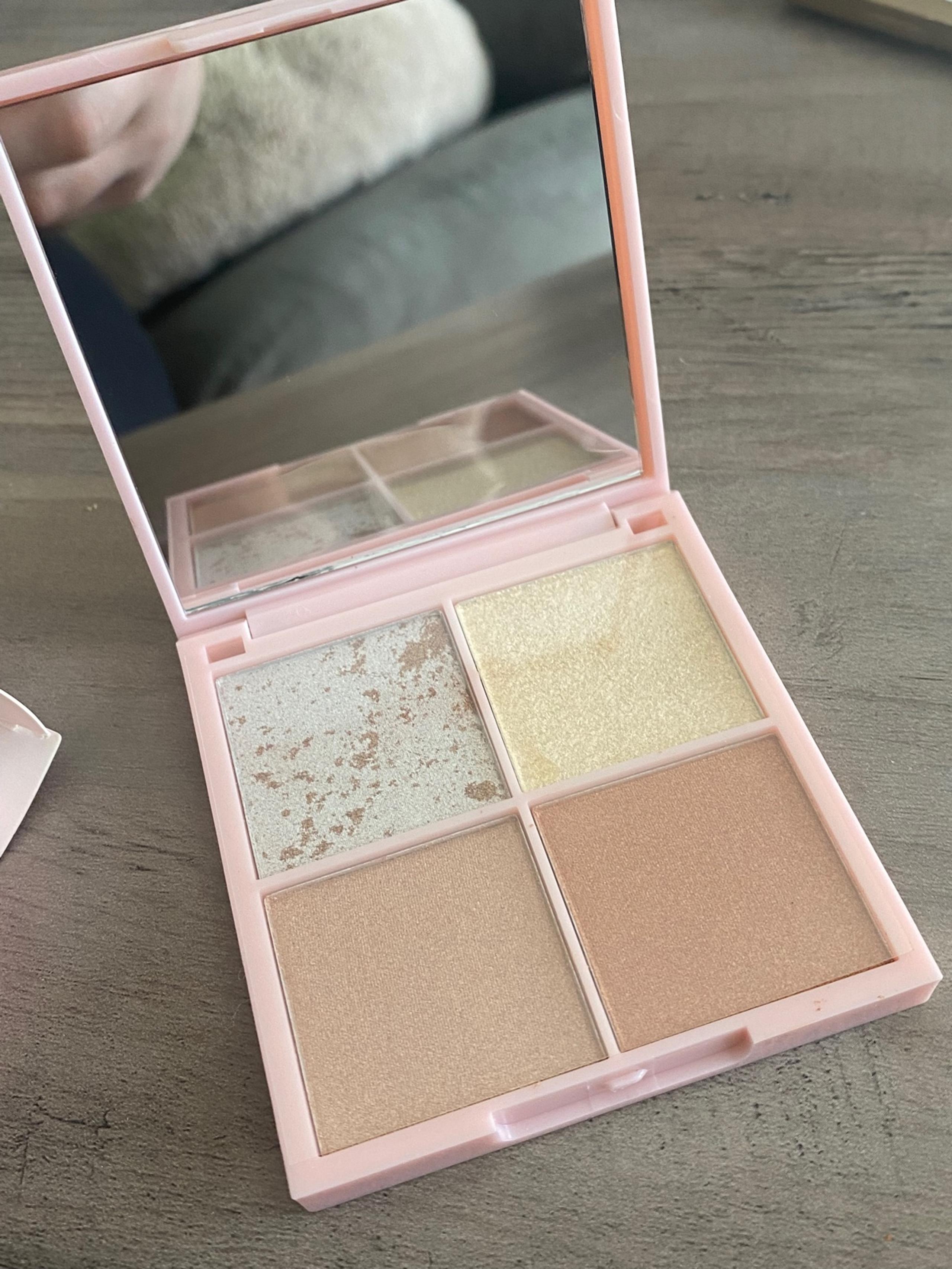 Kinder glow highlighter palette