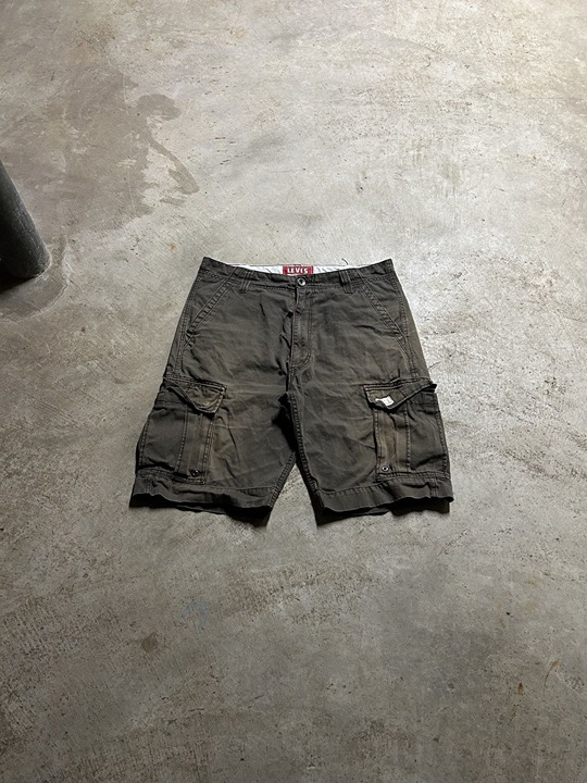 Vintage 00’s Levi’s Cargo Short
