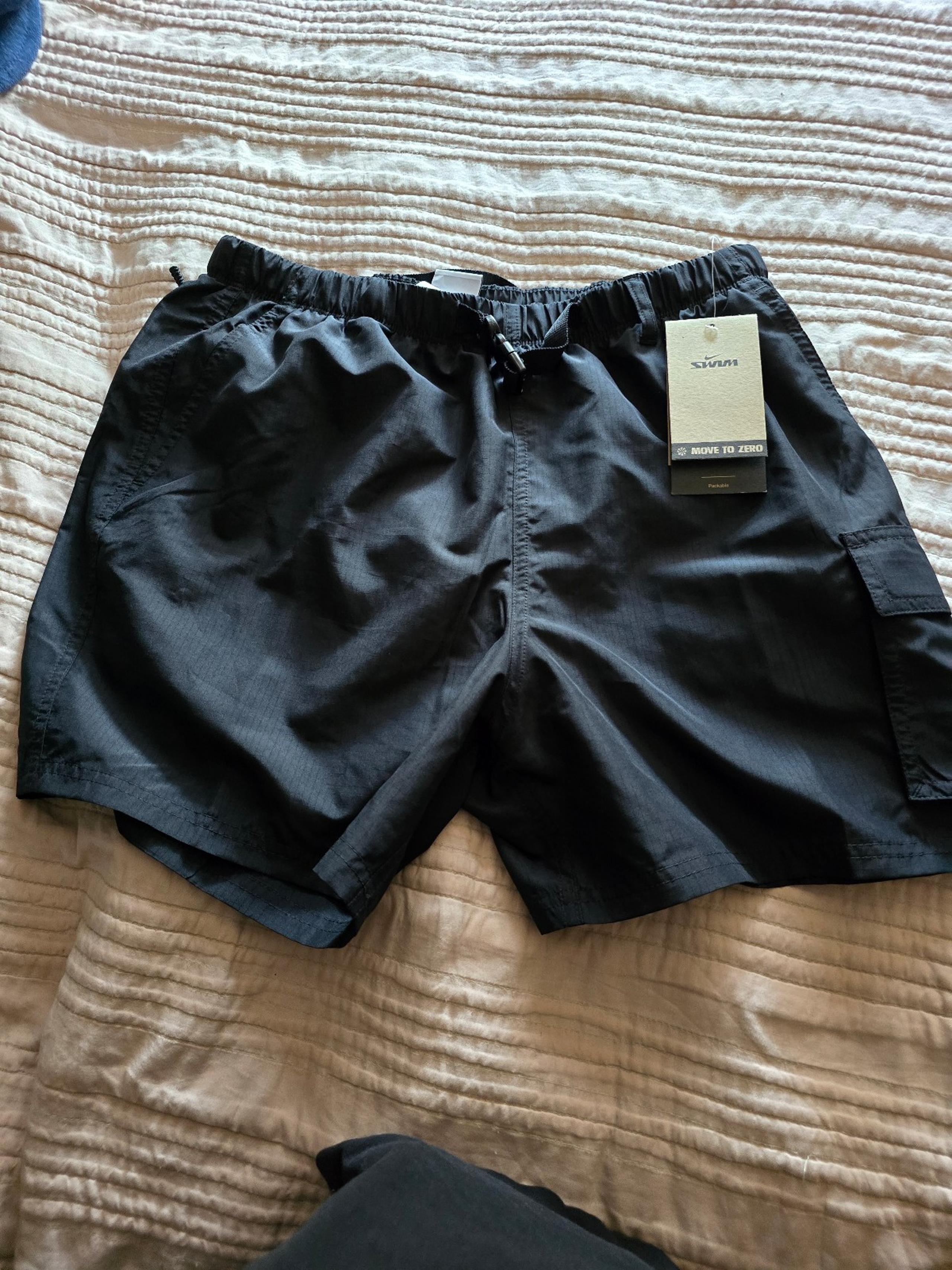Nike Men's cargo shorts medium in black