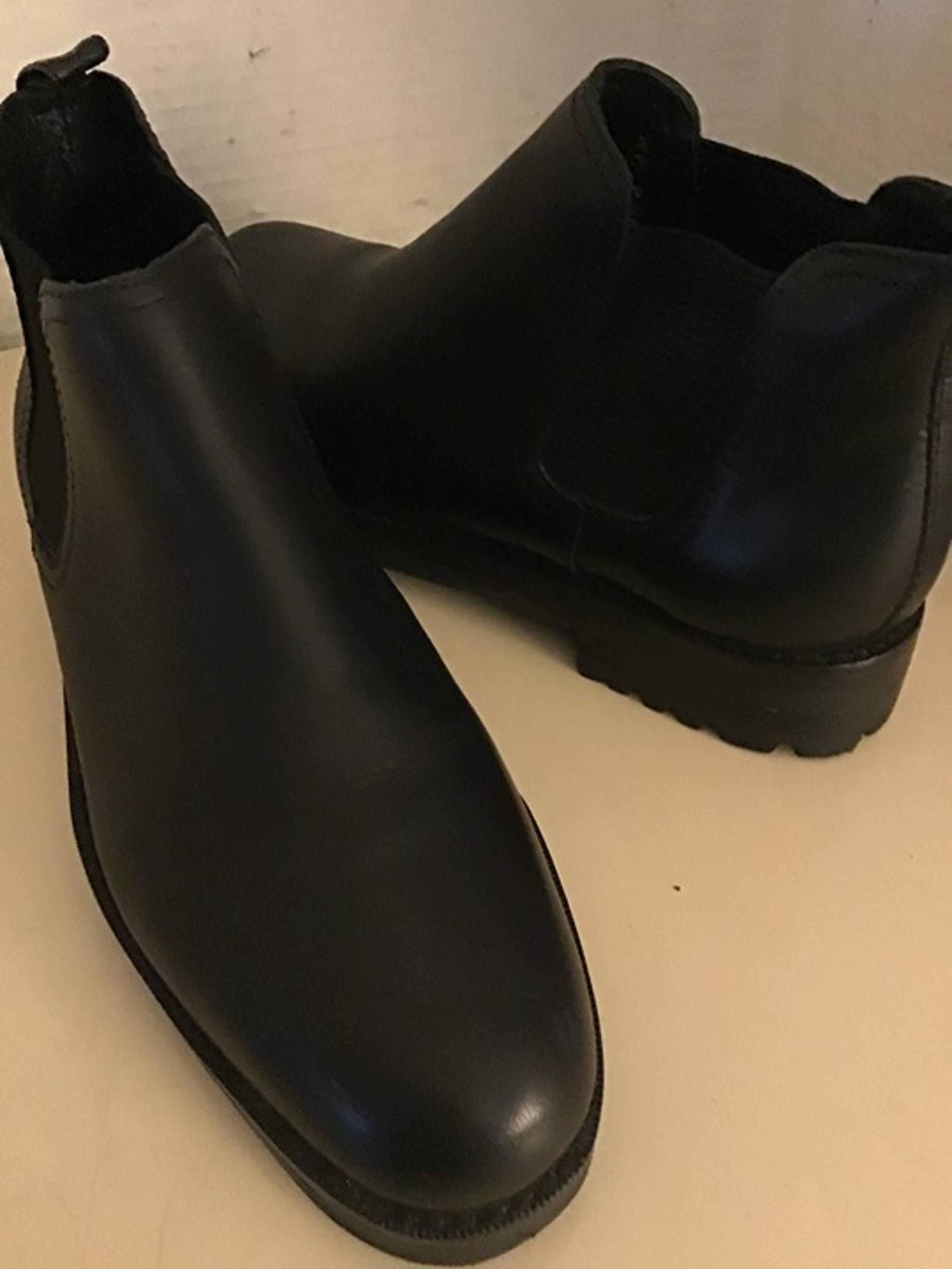 Ralph Lauren women black leather platform Chelsea boots US 5.5