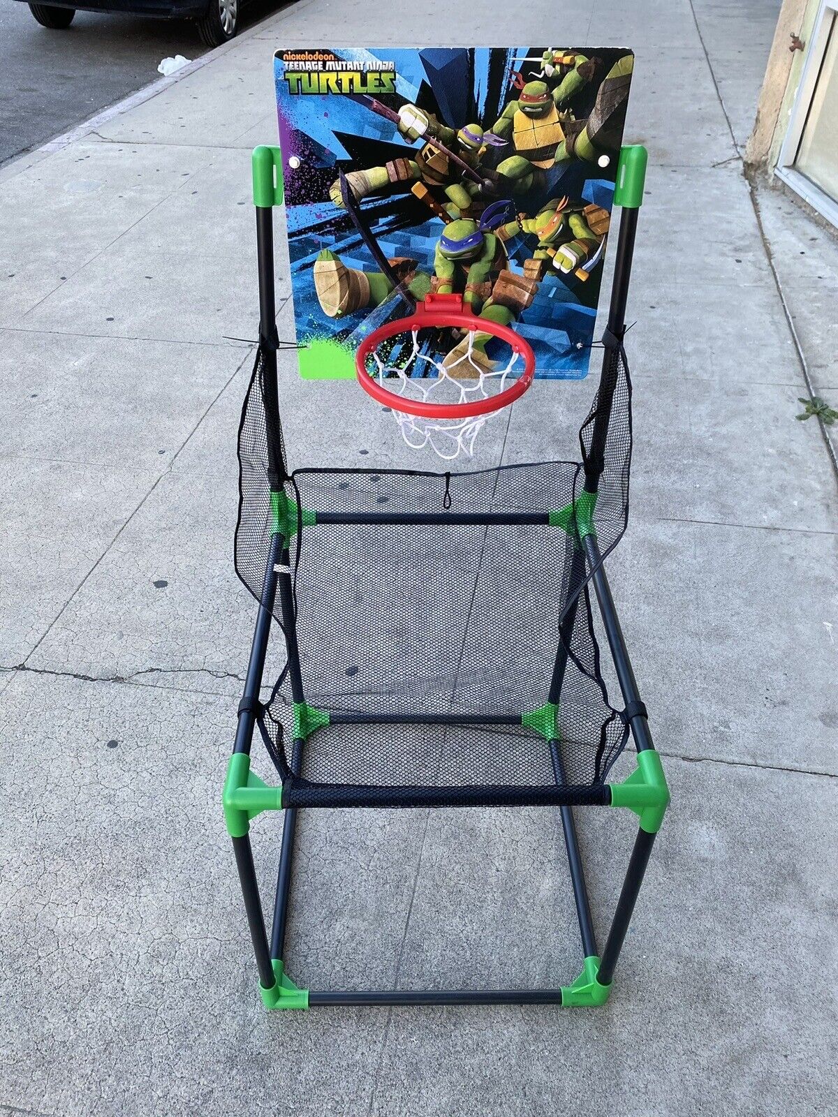 VINTAGE KIDS TEENAGE MUTANT NINJA TURTLES EXTREME BASKETBALL GAME - USED