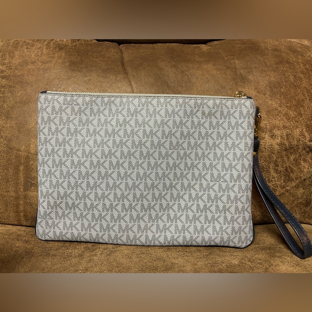 michael kors xl wristlet