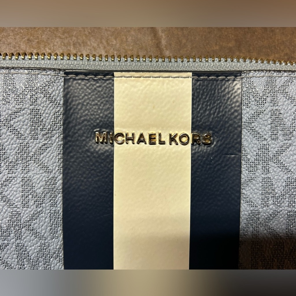 michael kors xl wristlet