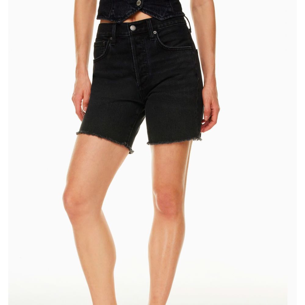 Denim Forum Aritzia black The Yoko Mid thigh short size 28 raw hem high rise