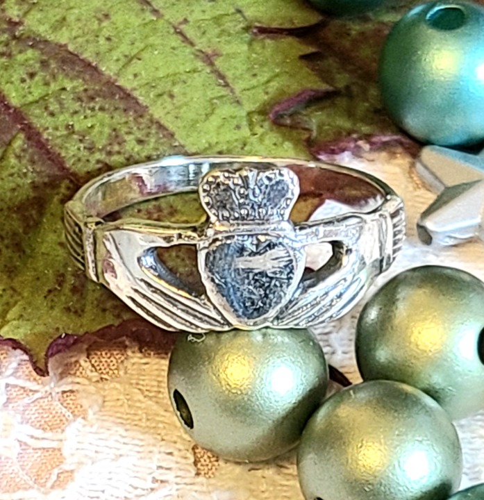 Vintage Sterling Silver Claddagh Ring - Signed 925 - Size 8.25