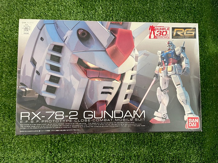 Gundam 1/144 RG #01 RX-78-2 Gundam E.F.S.F. Model Kit