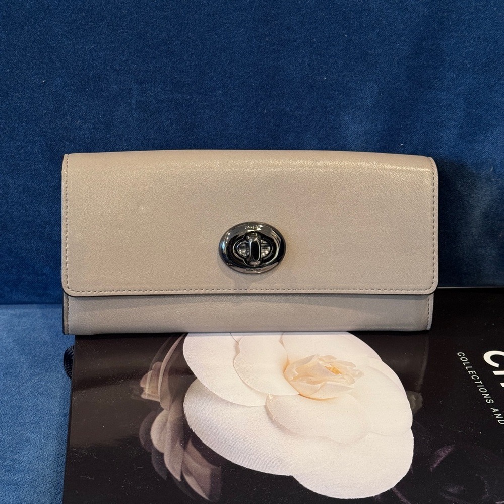 Coach Turnlock Slim Envelope Wallet In Smooth Leather Gray .
