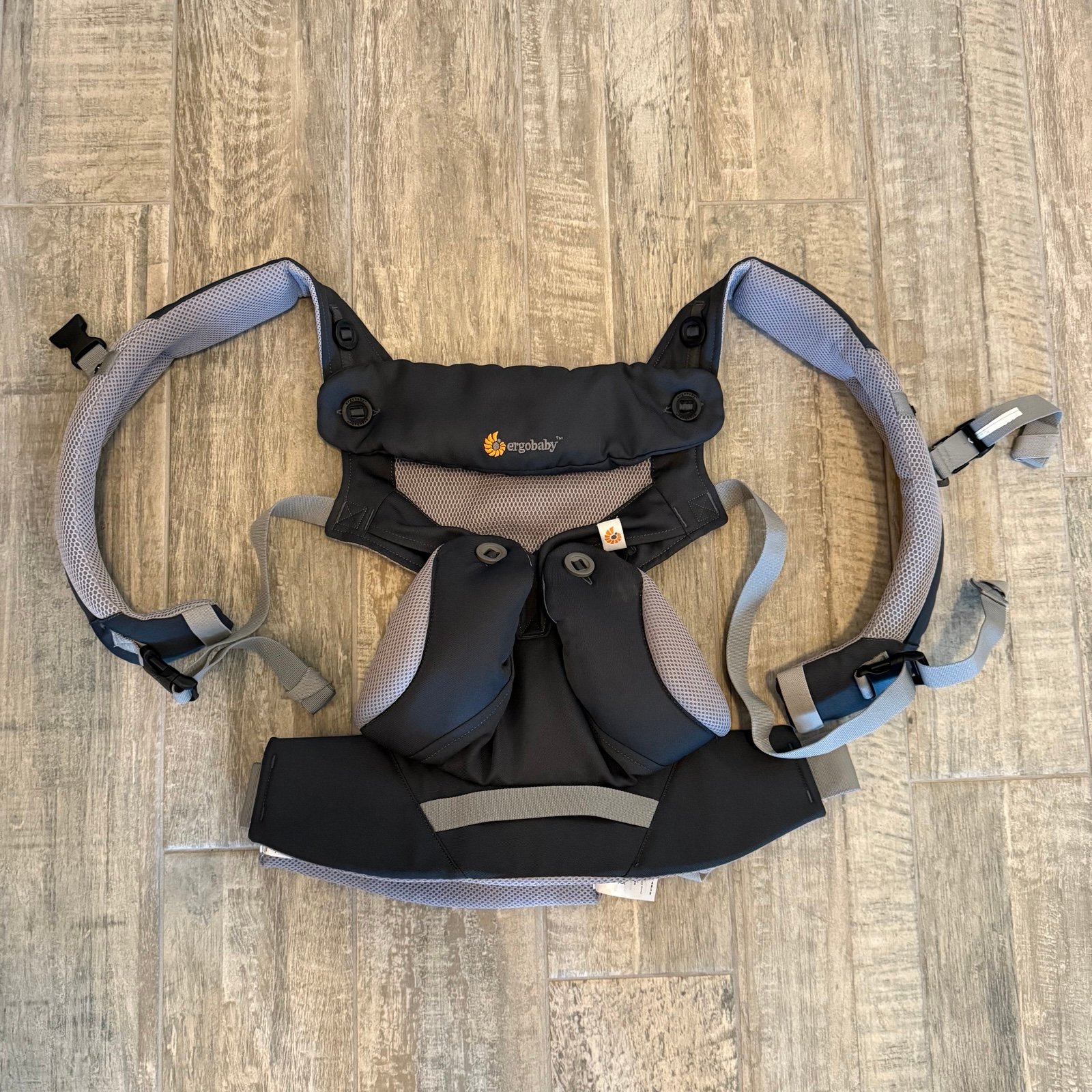 Ergobaby Four Position 360 Cool Air Mesh Baby Carrier - Carbon Gray NEVER USED