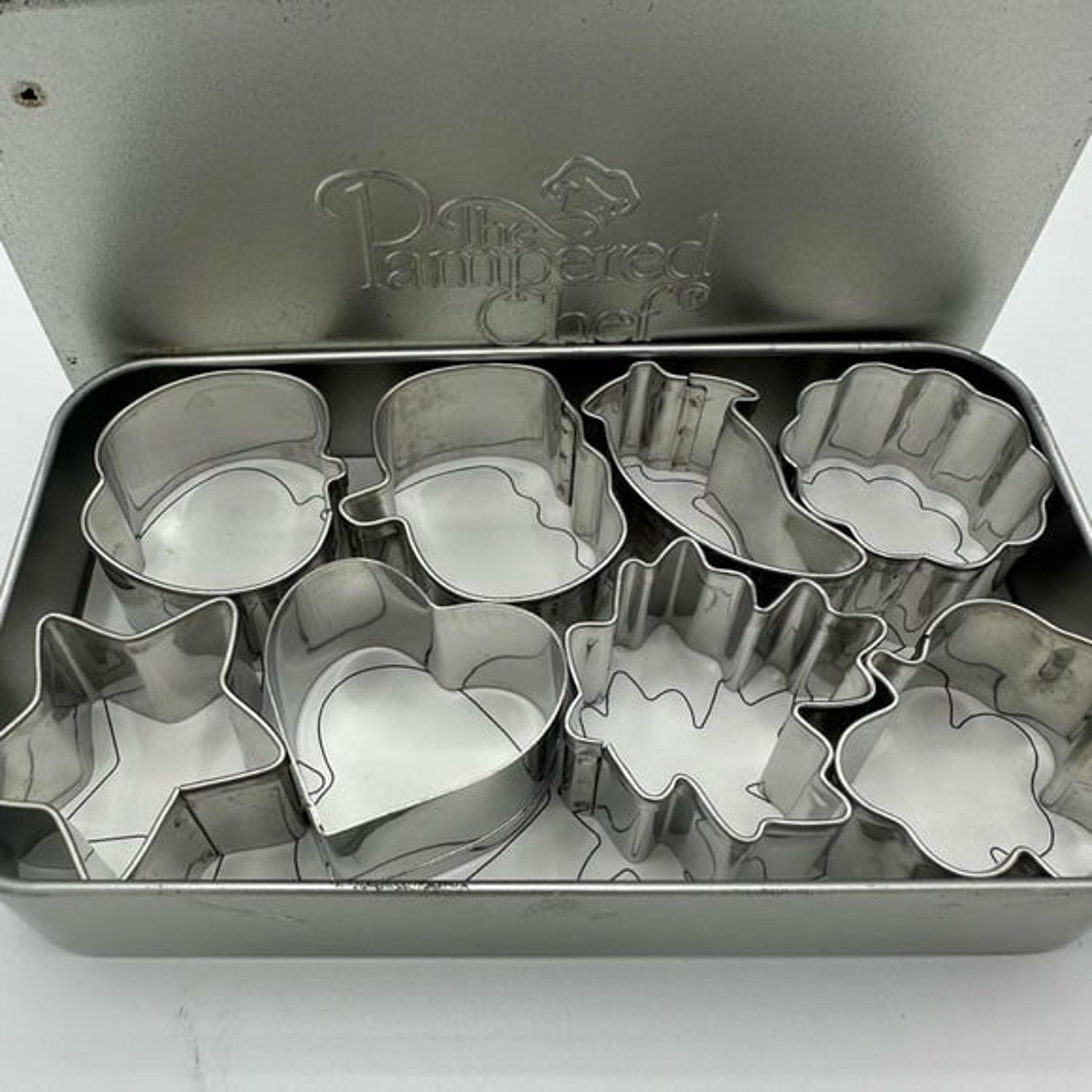 PAMPERED CHEF CREATIVE COOKIE CUTTERS IN TIN RETIRED SET