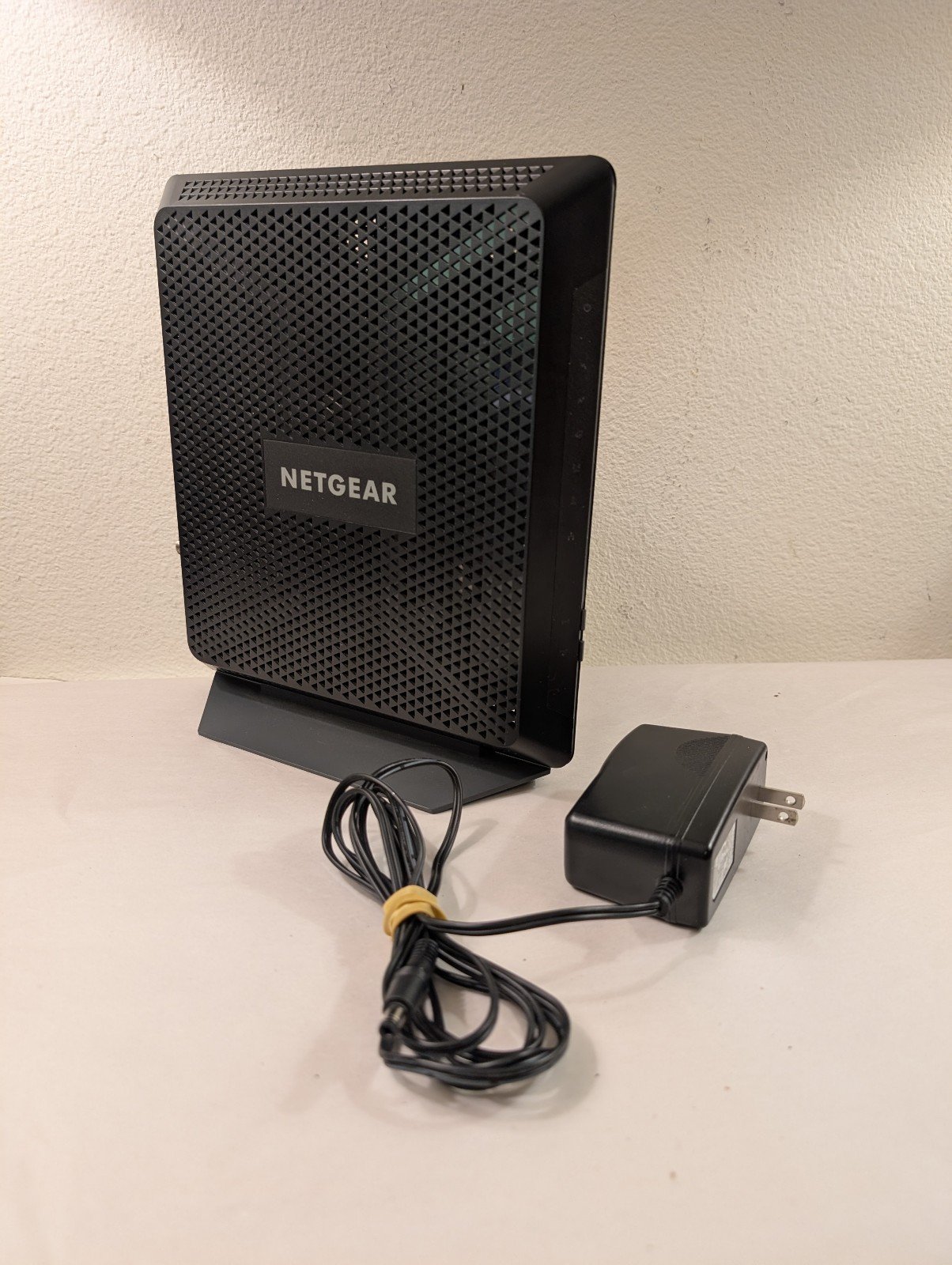 NETGEAR Nighthawk AC1900 WiFi Cable Modem Router Combo: Model C7000 DOCSIS 3.0
