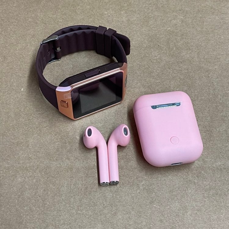 Bundle of Smart watch and earphones