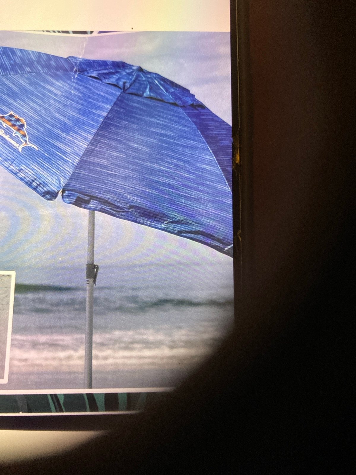 Tommy Bahama 8 ft Sunblocking Umbrella Wind Vent Added for Stability NEW