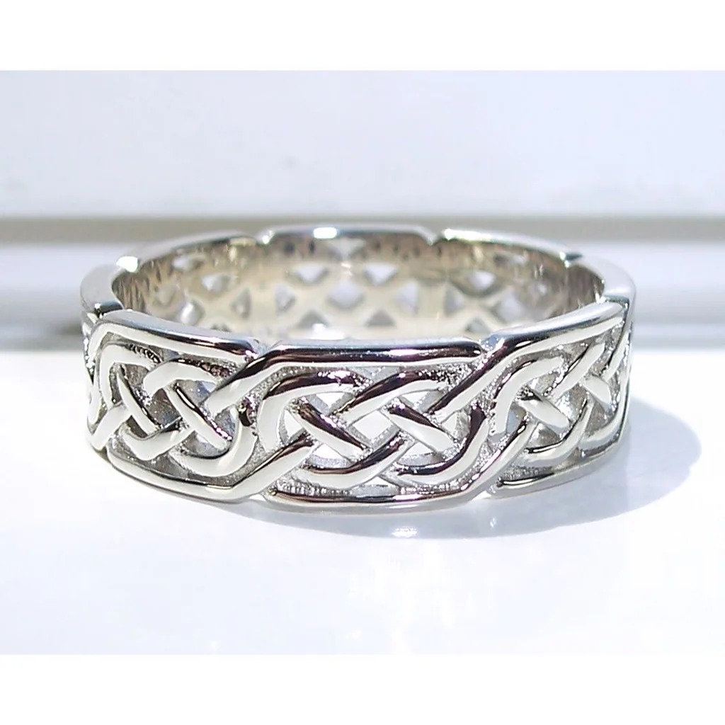 Size 9, 925 STERLING SILVER Celtic Irish Endless Knot Band Ring