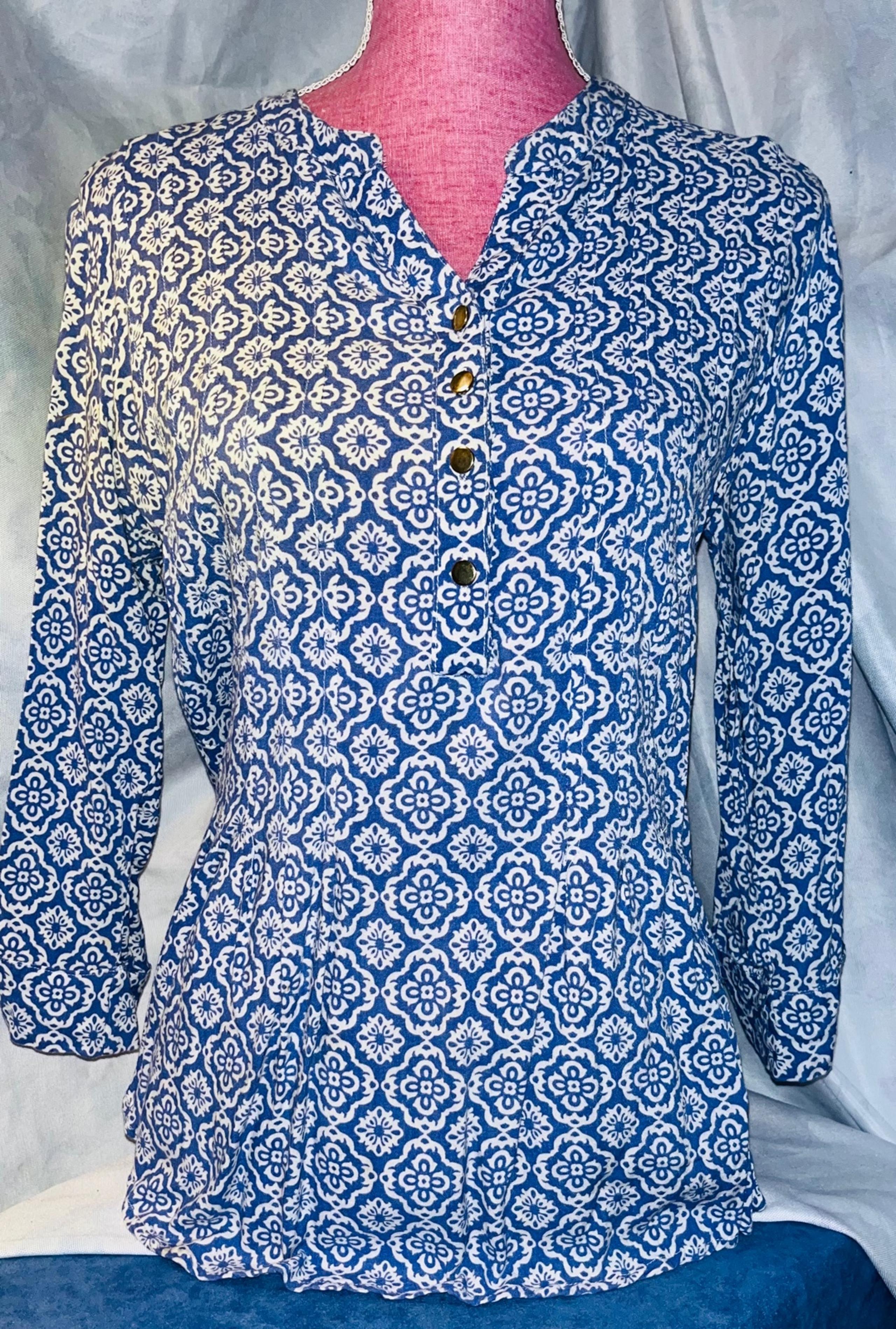 REBECCA MALONE 3/4 Sleeve Blouse Top Shirt Womens Medium pleated at bottom