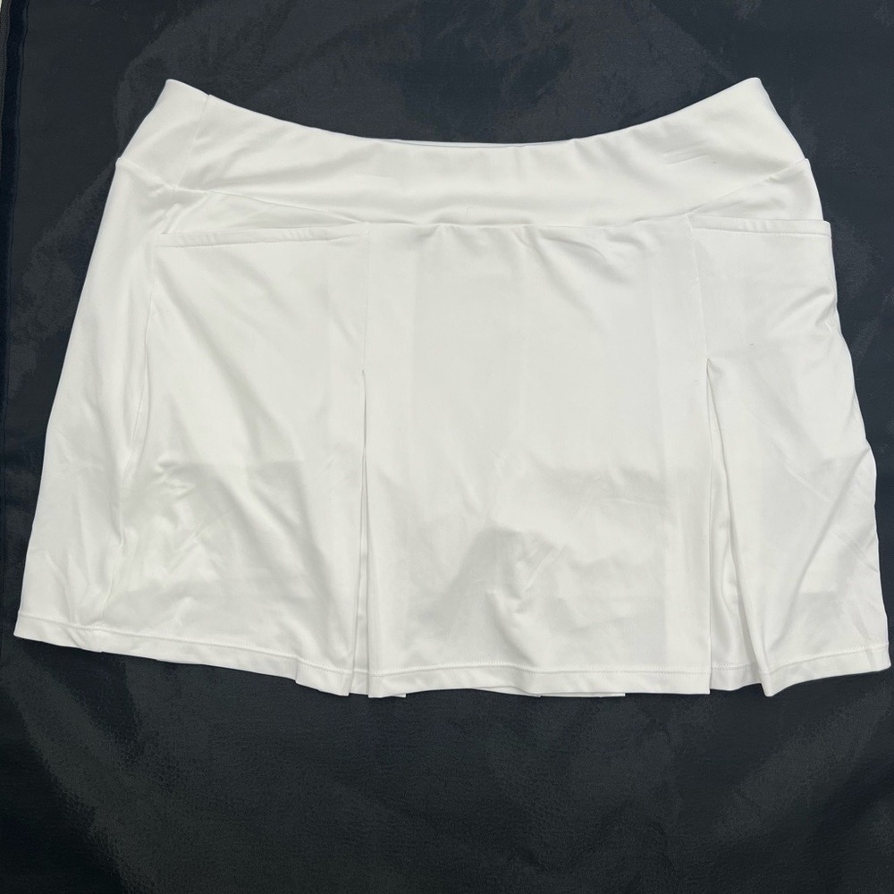 Women's Tail White label active wear skort size large block pleats 50 UPF.