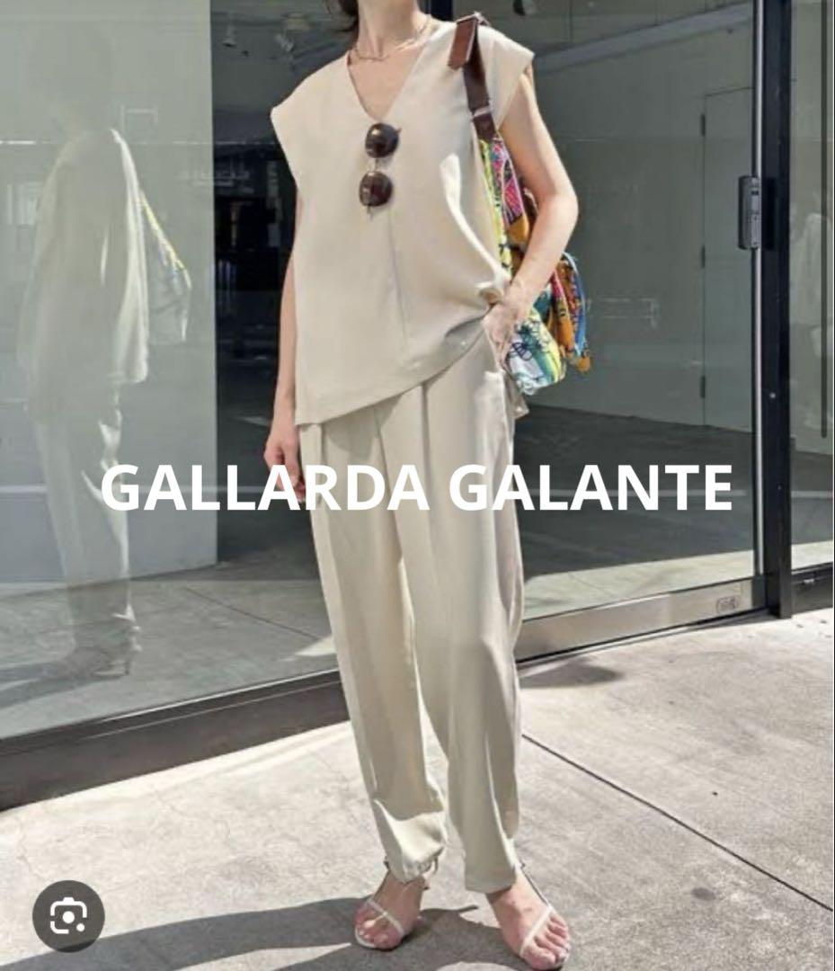 GALLARDAGALANTE Pants & Sleeveless Top Set