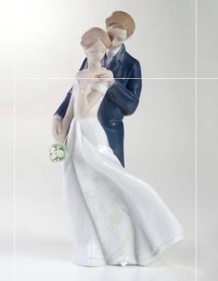 NEW in box - Lladro Everlasting Love Figurine