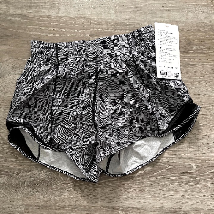 Lululemon Seawheeze Hotty Hot Shorts sz 4