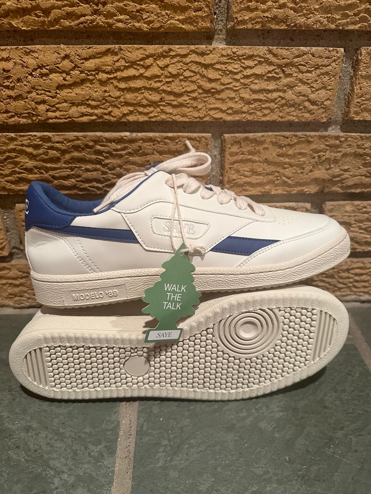 Saye Modelo ‘89 Vegan sneakers in blue and white 8.5 men’s/10W