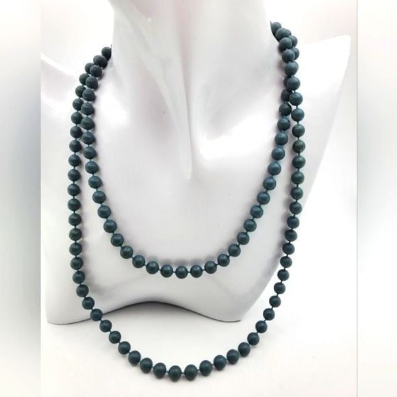 Hand tied grandma's estate green with envy necklace N0914