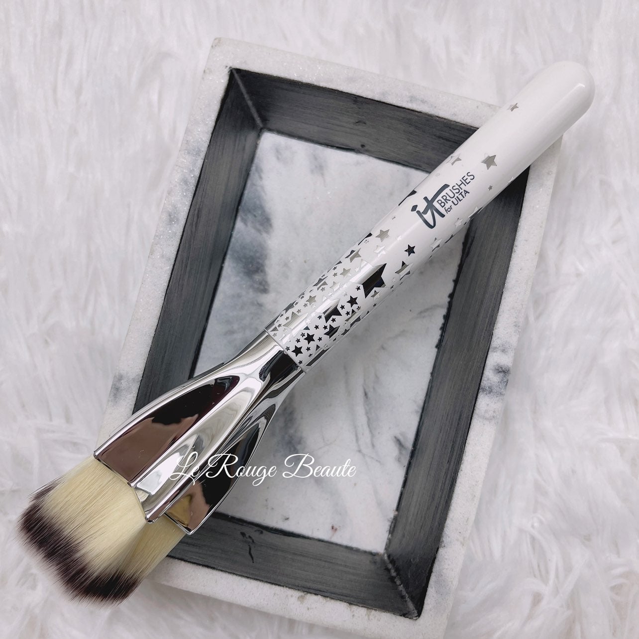 It cosmetics 2020 STAR foundation brush