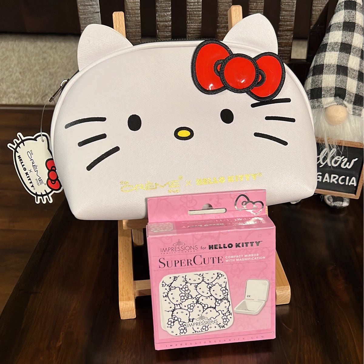 HELLO KITTY Compact Magnication Mirror and Cosmetic Bag SET