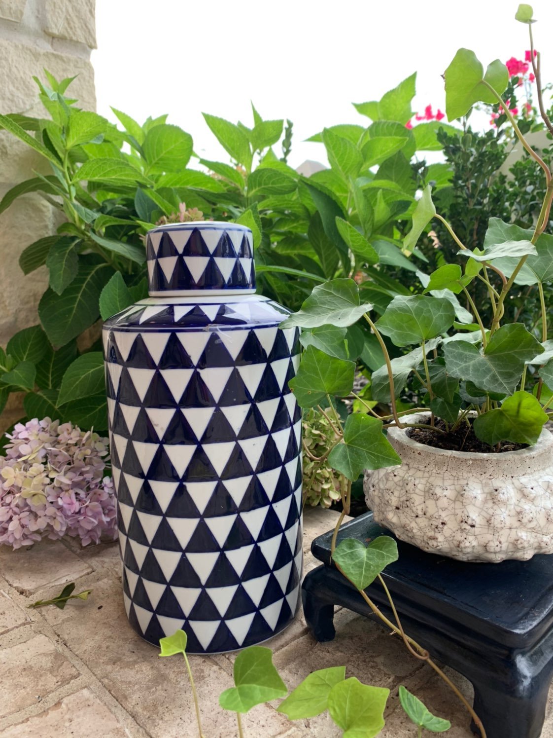Blue & white porcelain jar.