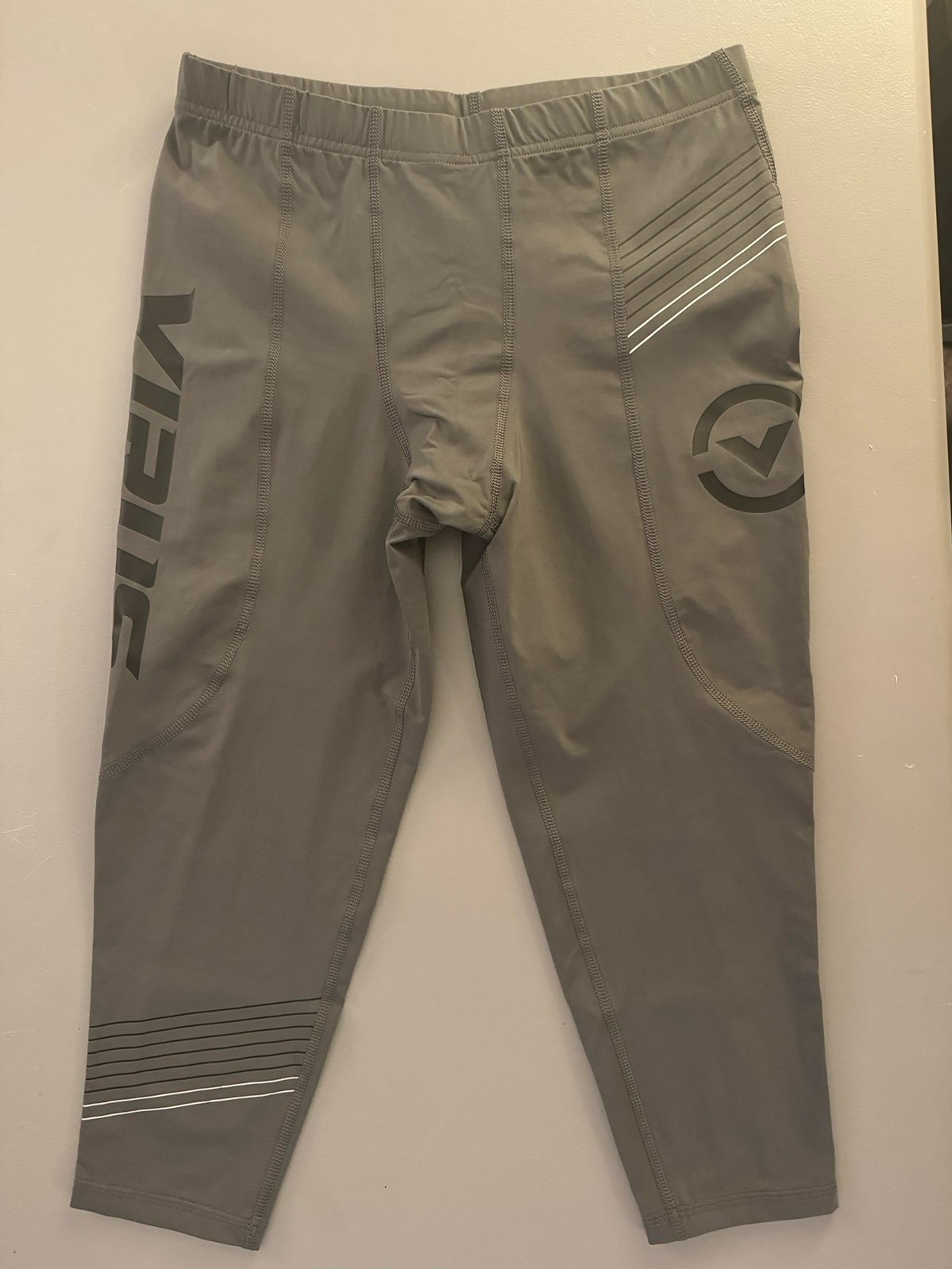 Virus intl 3/4 pant new never used size large