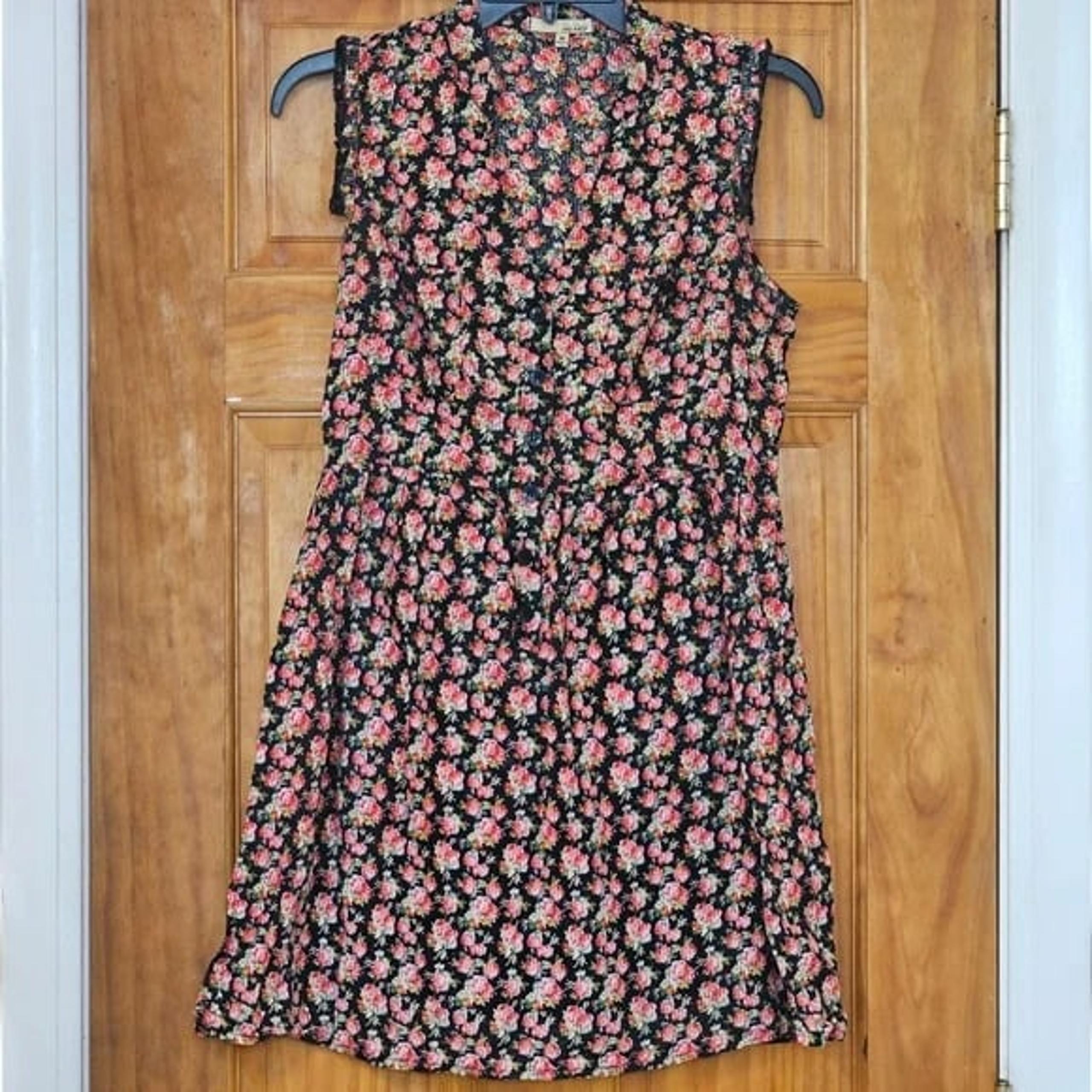 BeBop Women's Pink And Black Floral Sleeveless Button Down A-line Midi. Dress