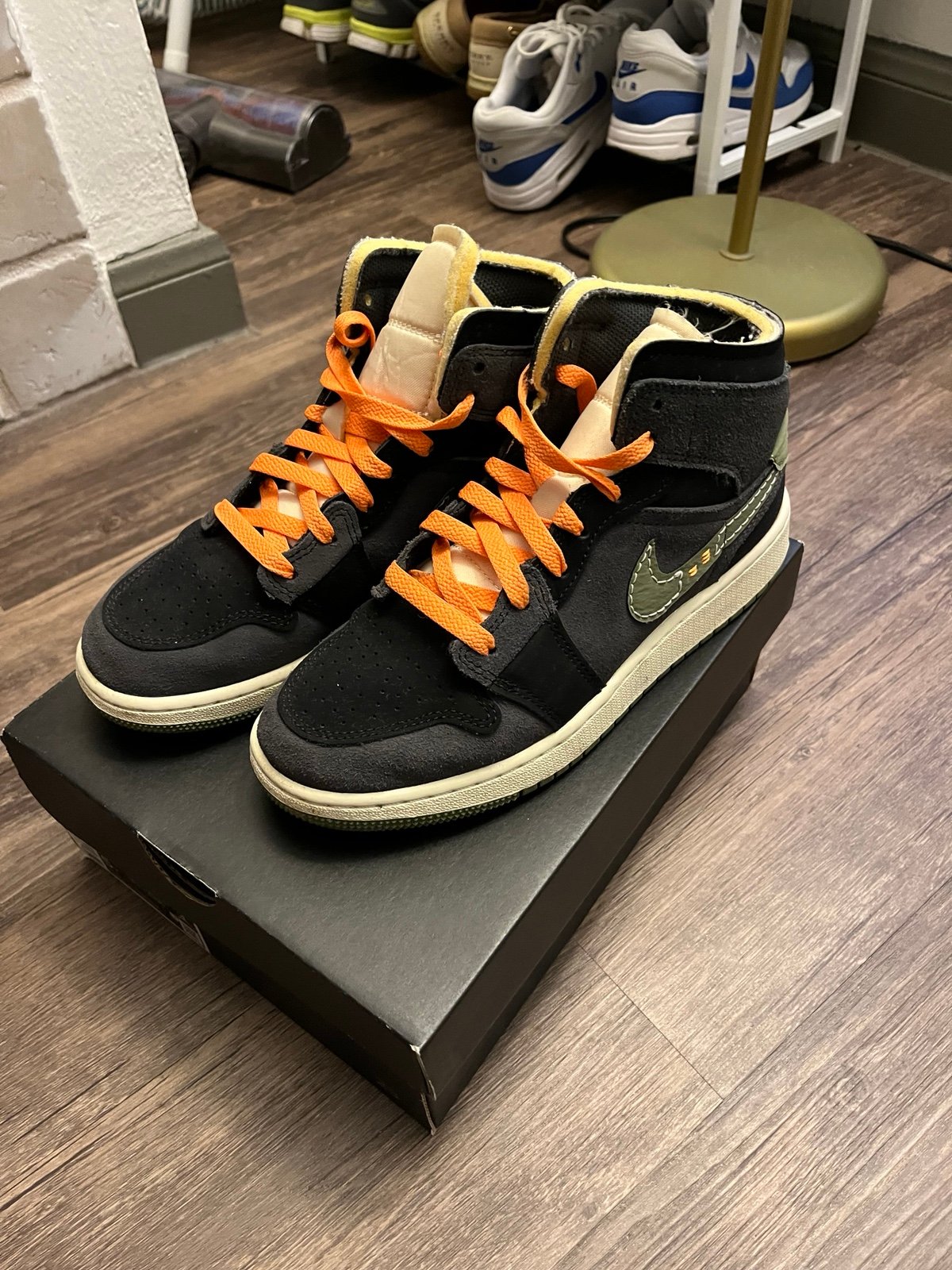 Air Jordan 1 Mid SE Craft