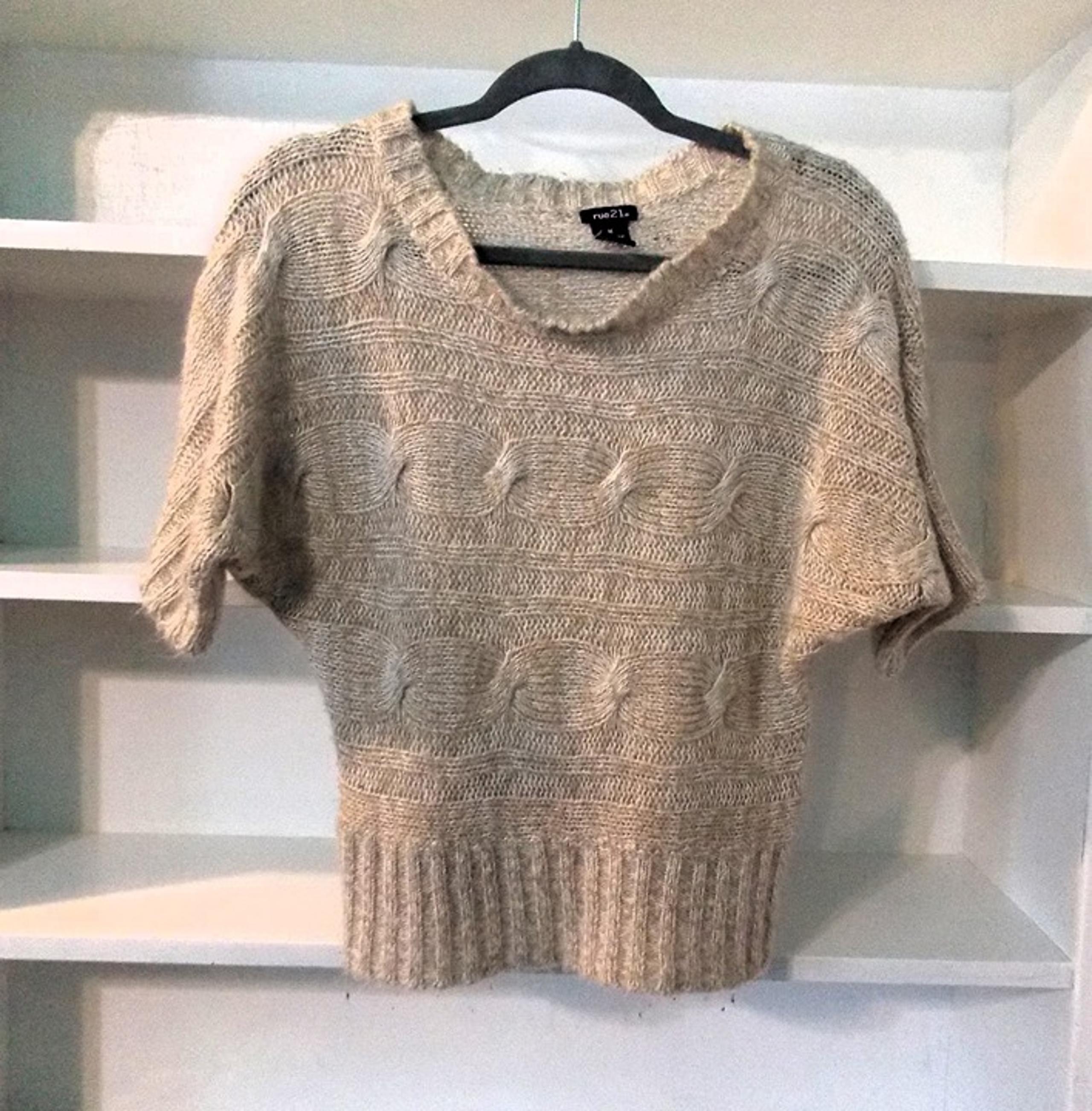 Rue21 Short Sleeve Marled Beige Sweater Women's size Medium