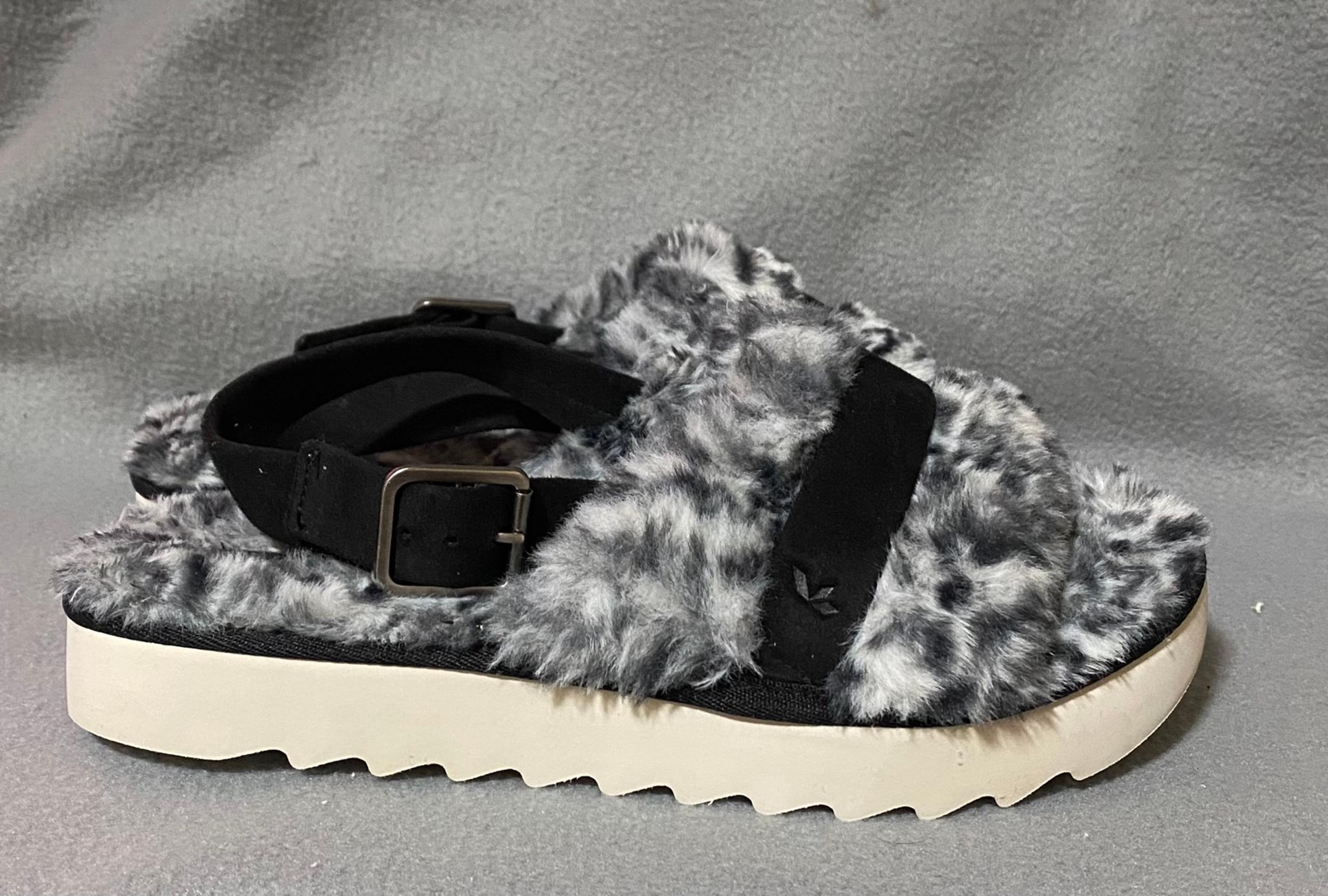 Koolaburra by UGG Fuzz'd Out Sandal Slipper Black & White Cheetah