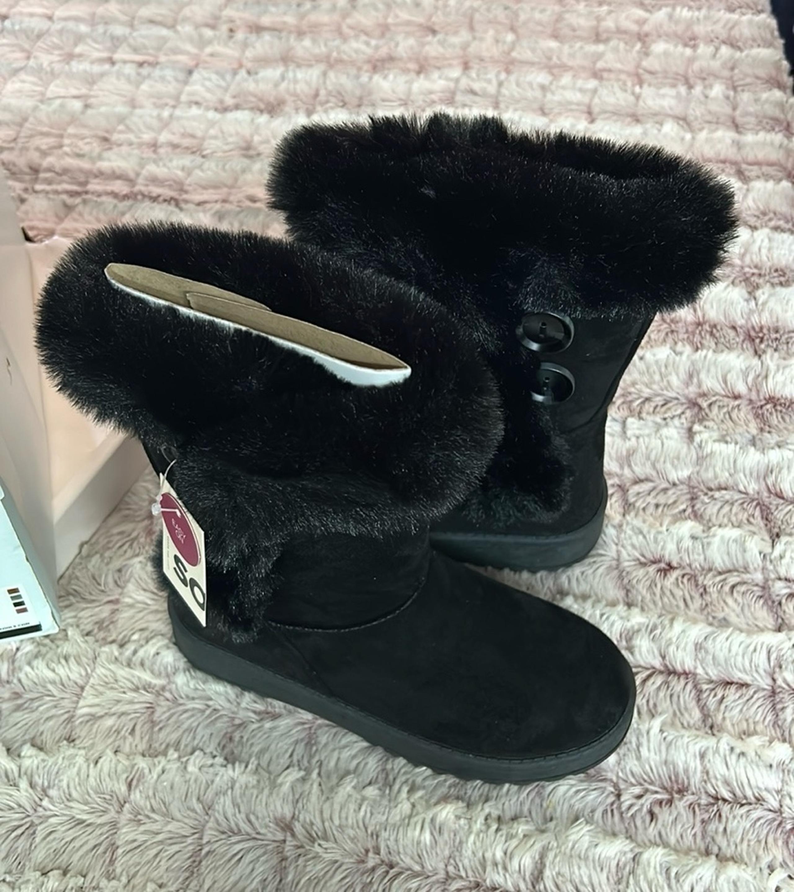 So Authentic American Heritage
NWT
Sophia Winter Boot size 2