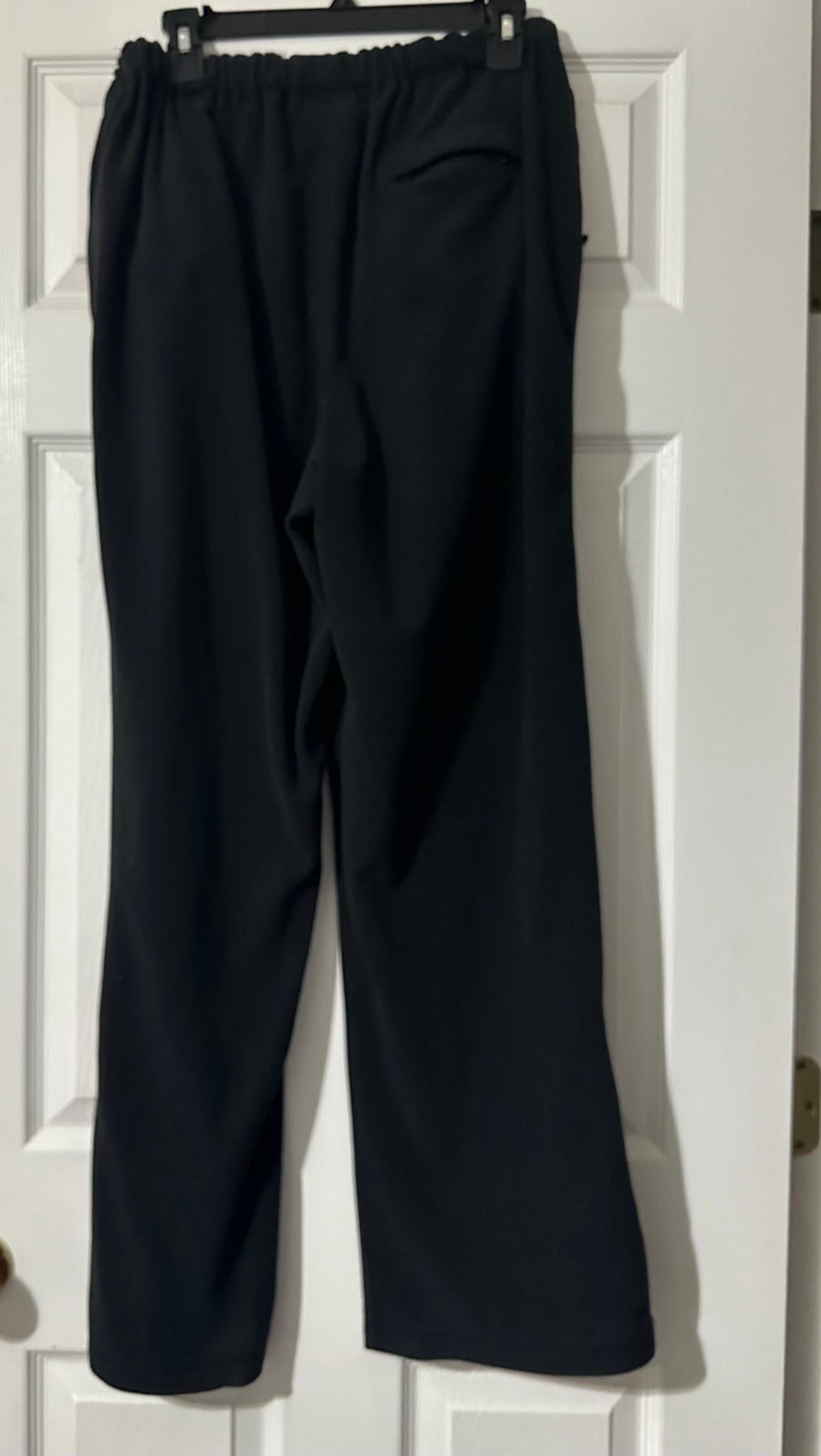 Tommy Hilfiger men’s sweatpants are a size Medium.