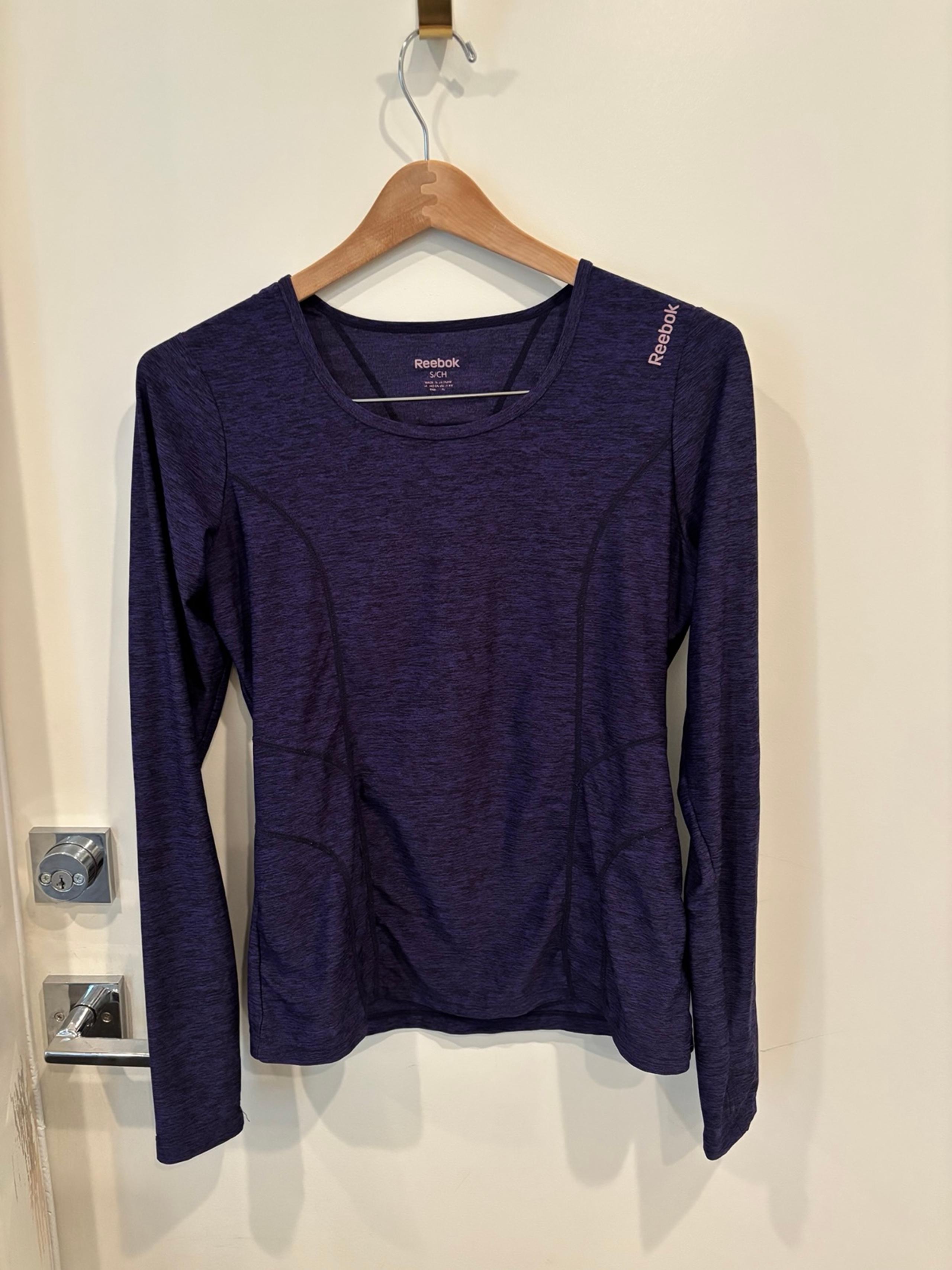 New without tags Reebok long sleeve top size small