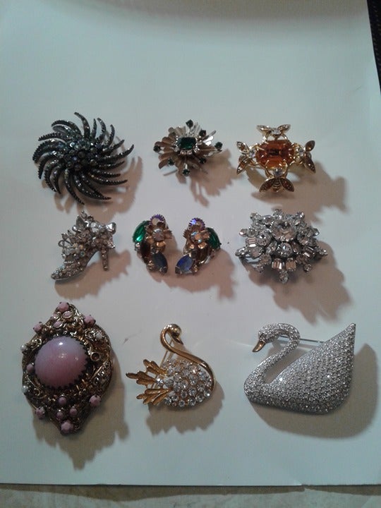 Vintage High end signed/unsigned brooch lot