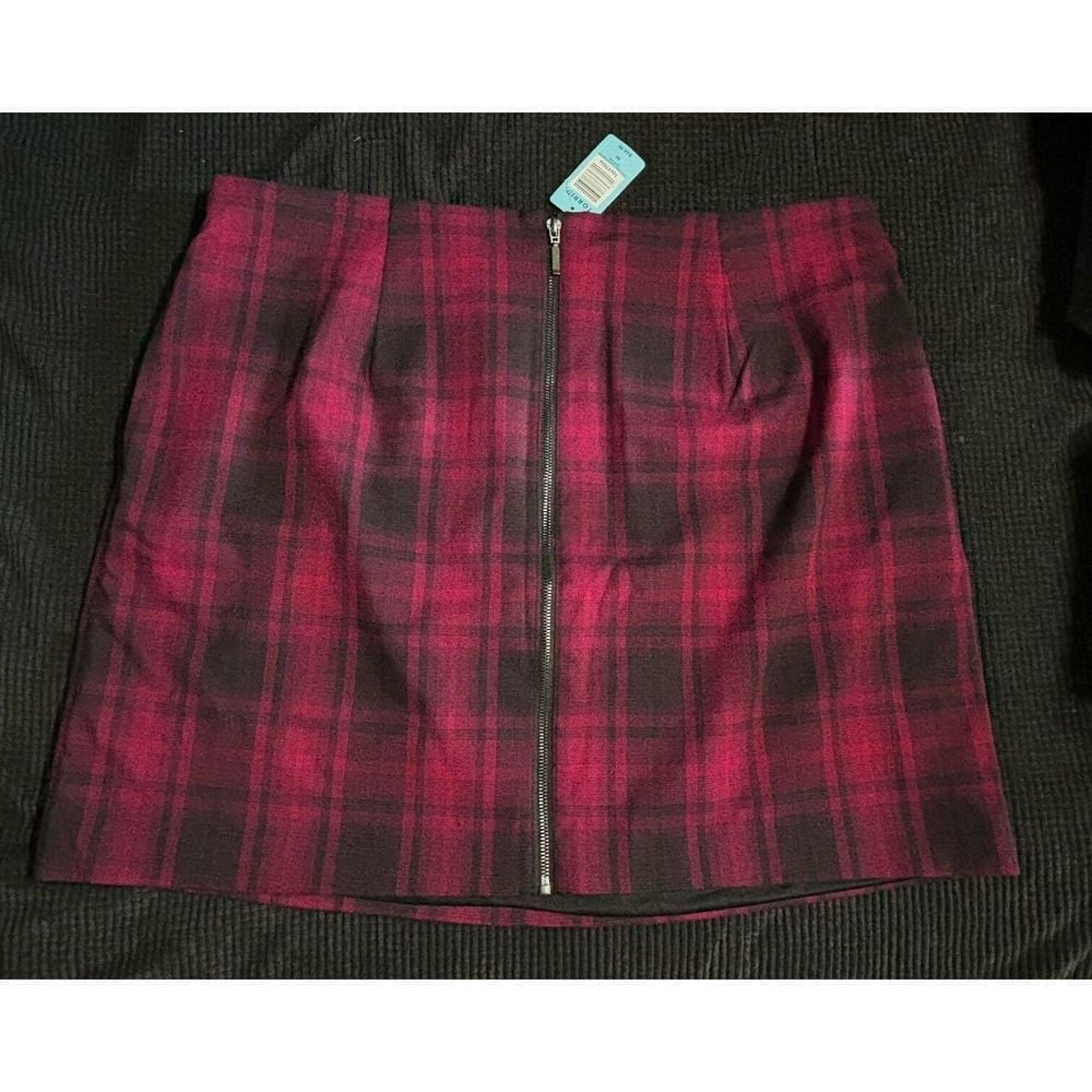 Torrid Red/Black Plaid Zip Front Midi Skirt Size 20 Lined Pleated NWT