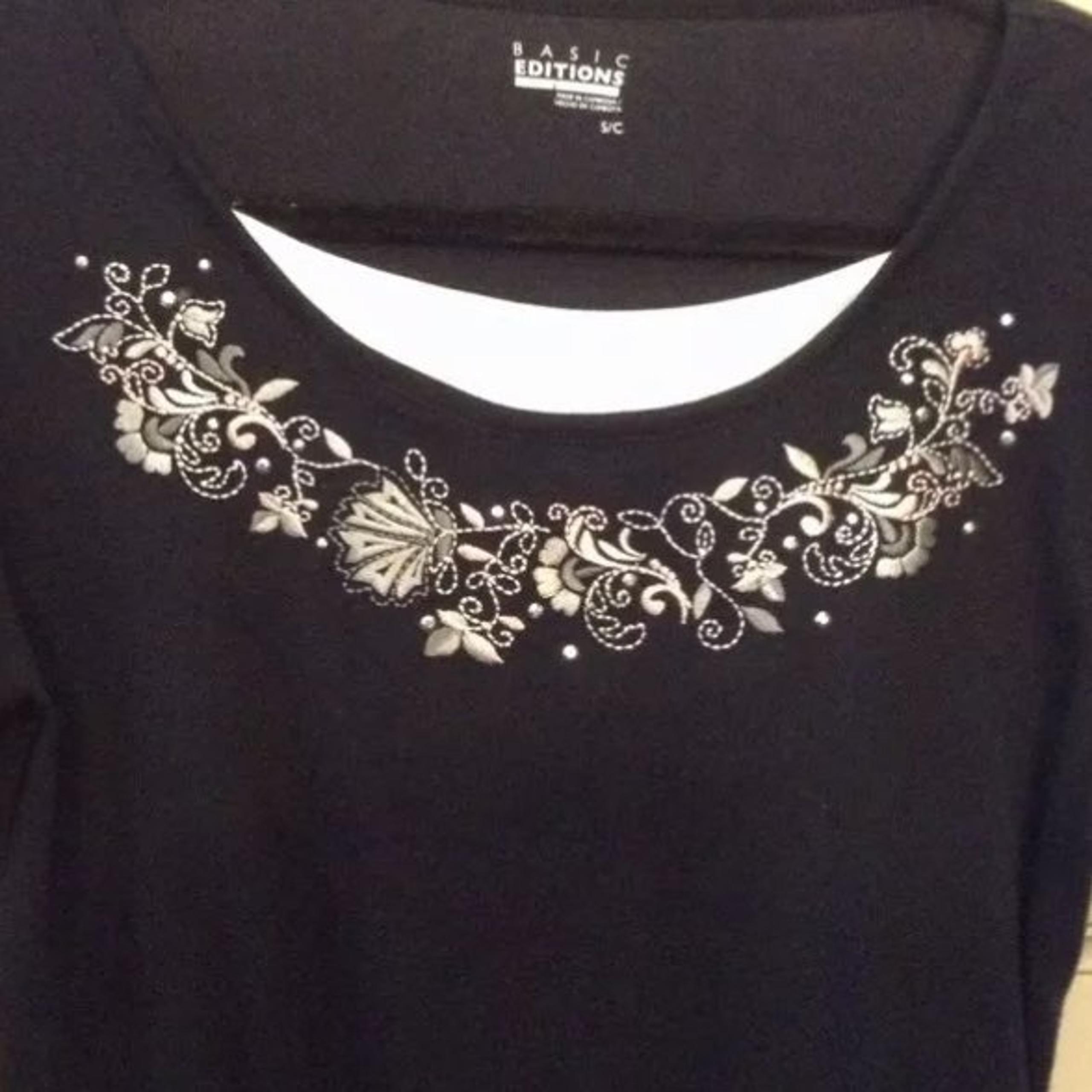 Black lined Embrioderred Shirt Small