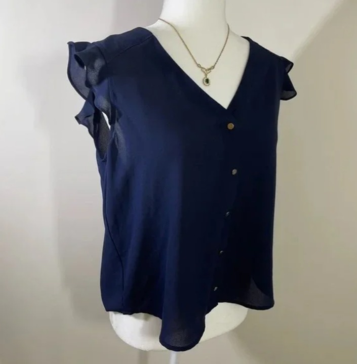 Forever 21 sz med navy top-blouse buttons shoulder accent