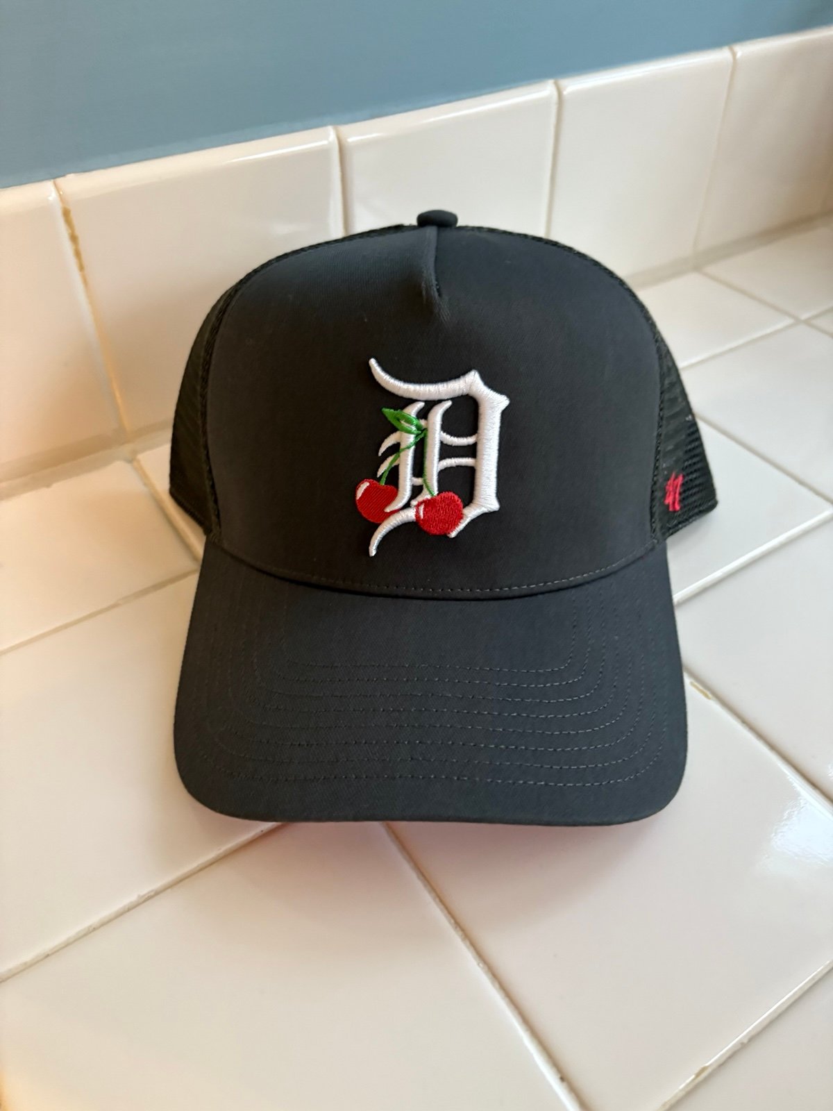 NWT 47 Brand Cap MLB Detroit Tigers Icon Mesh Offside Trucker Cap Cherry