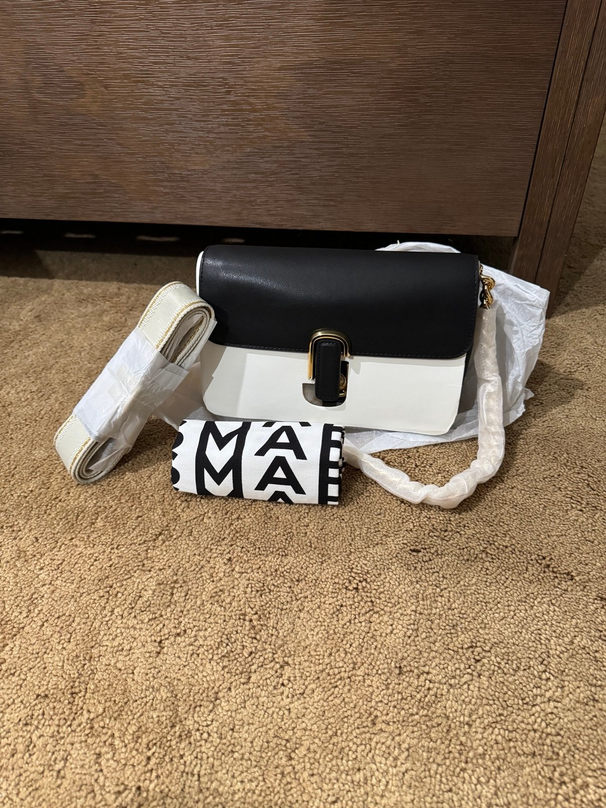 MARC JACOBS Smooth Leather Shoulder Bags | Mercari
