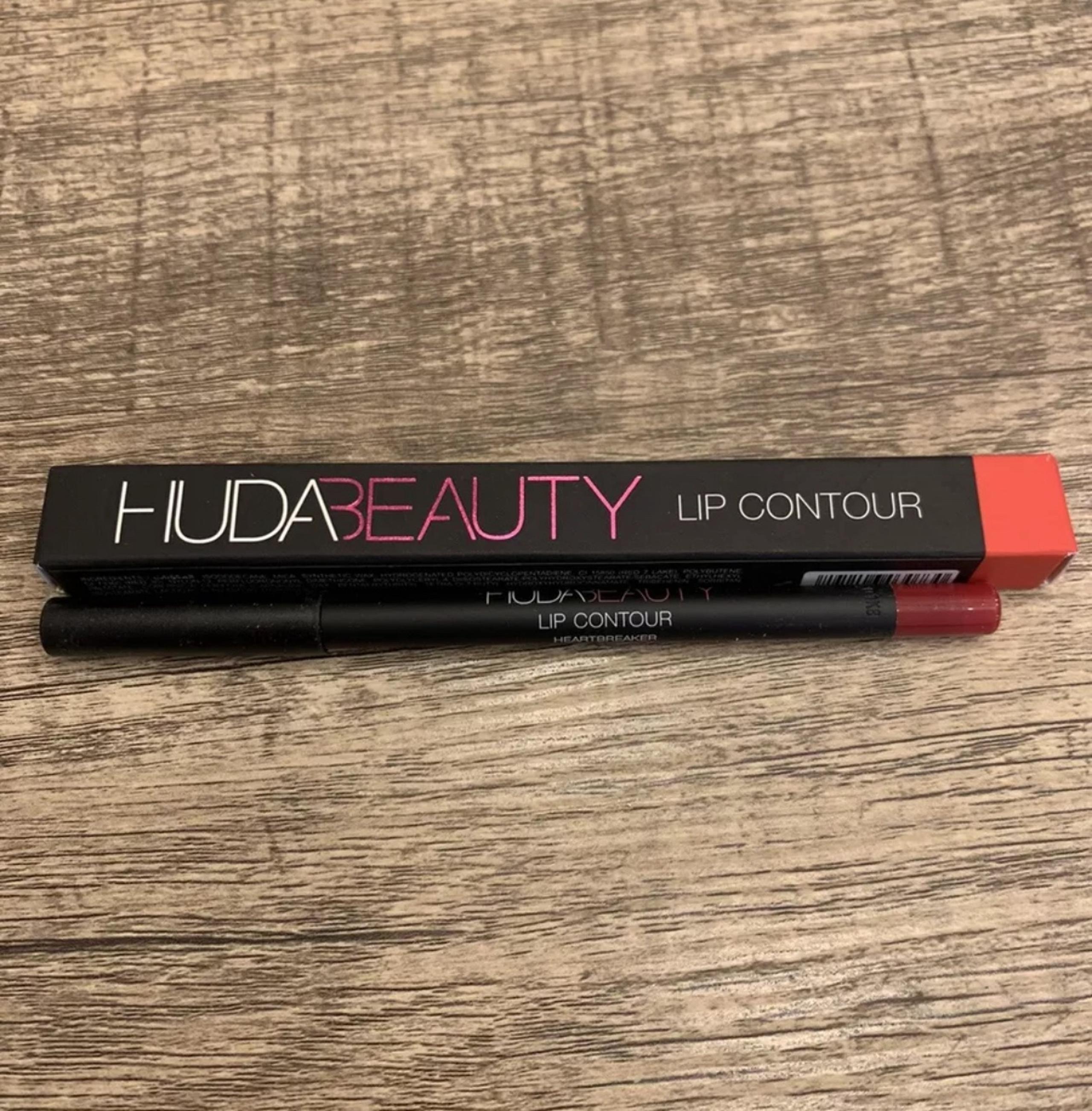 Huda Beauty Lip Contour, Liner, Heartbreaker, Red, 1.2g New in Box
