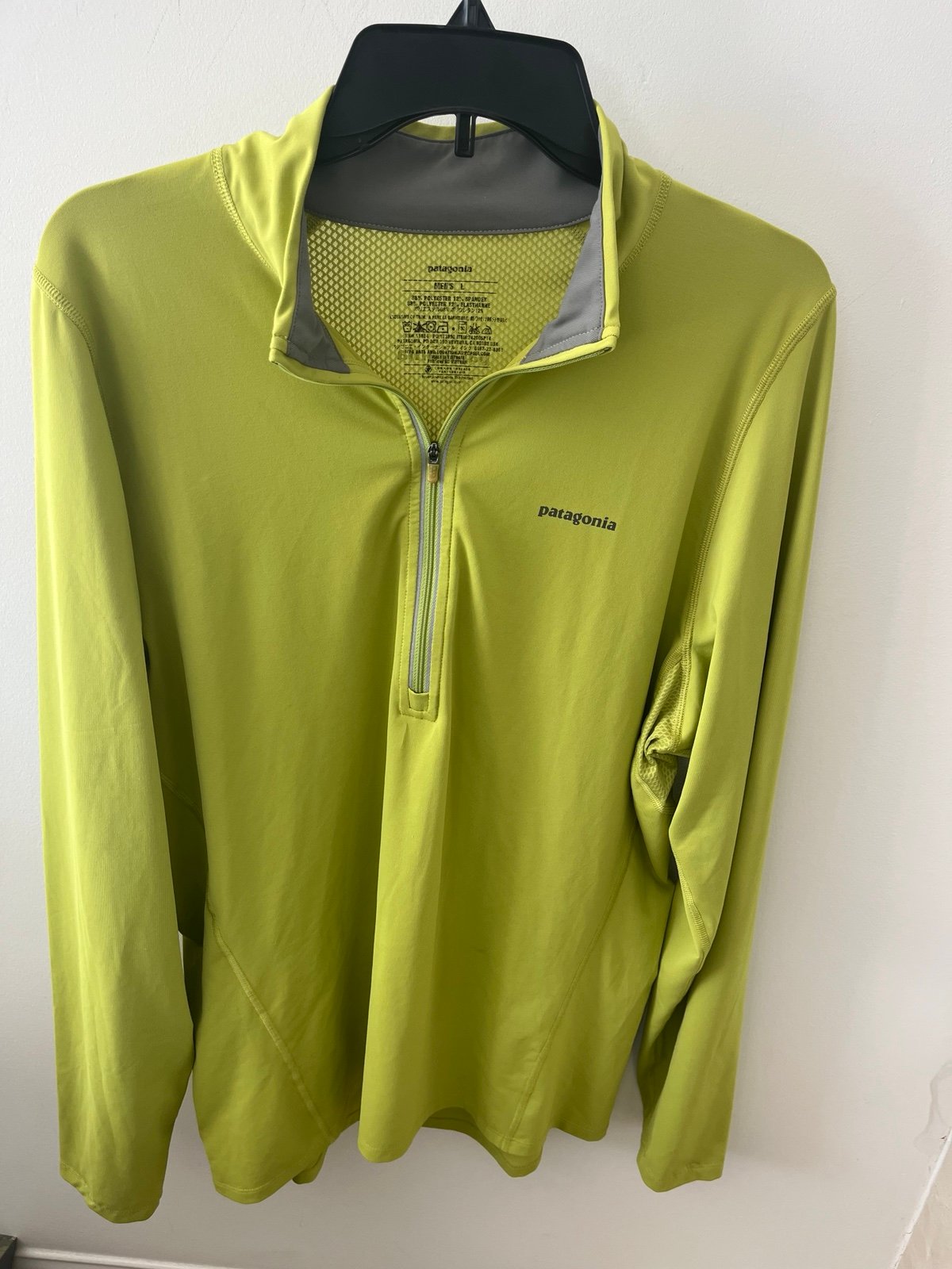 Patagonia Chartreuse Green Long Sleeve 1/4 Zip Active Pullover Men's Large.