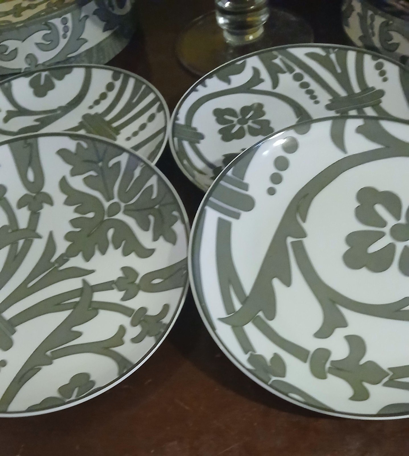 Wallpaper Scroll Damask Motif Exotic Rosanna Decorative Plates Gray White Set 8