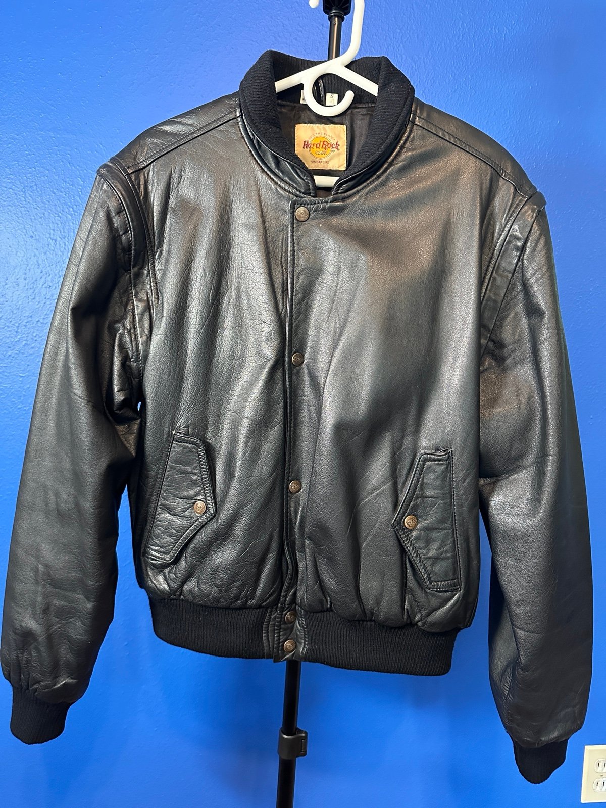 Vintage Hard Rock Cafe Singapore Leather Jacket ~ Size S ~ Fits me like a medium