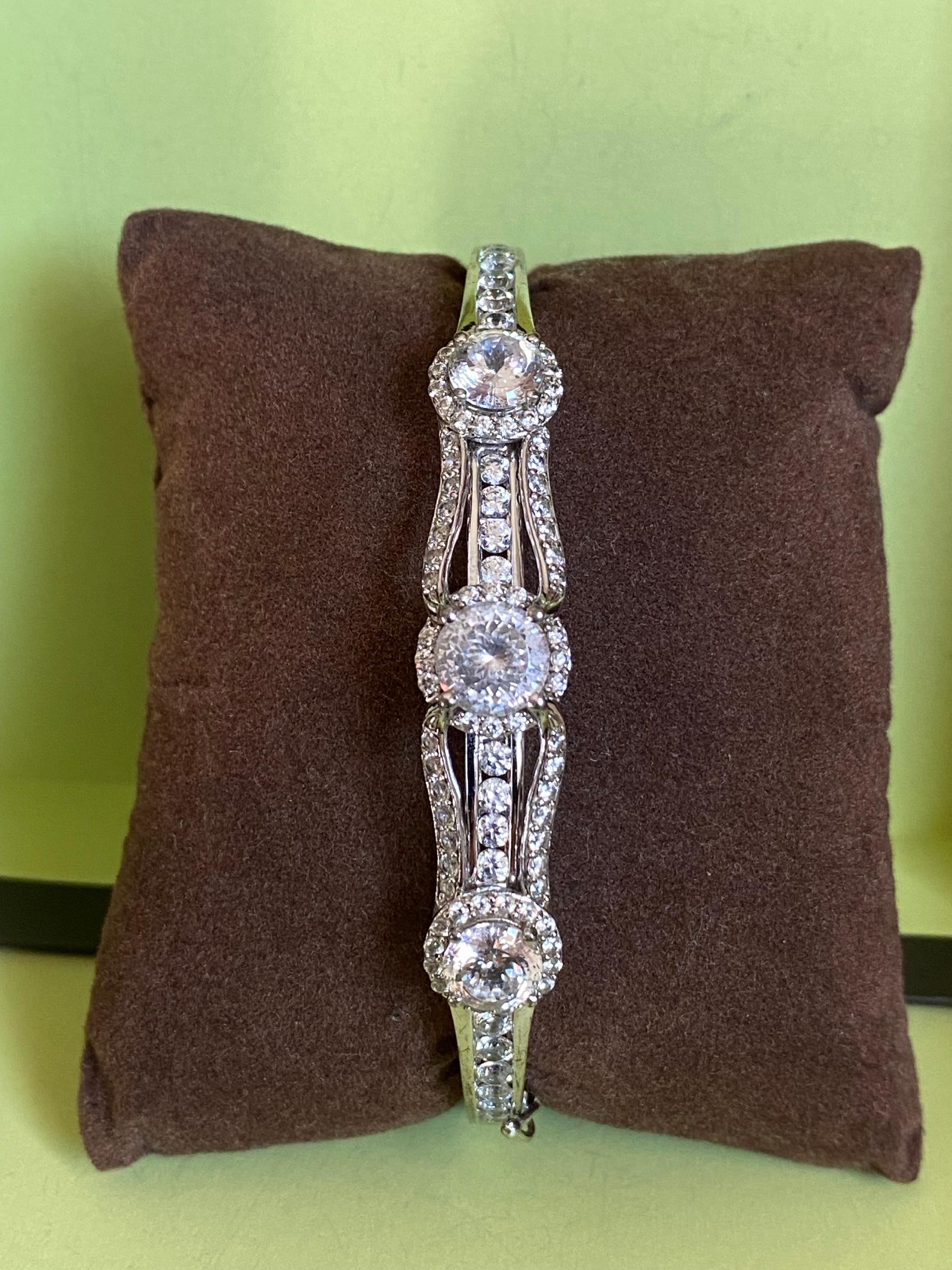 HSN Victoria Wieck 6.42 ct simulated diamond Bangle hinge Bracelet.