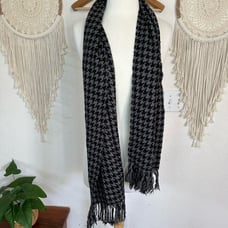 Chic Black and Gray 100% cashmere Houndstooth Scarf