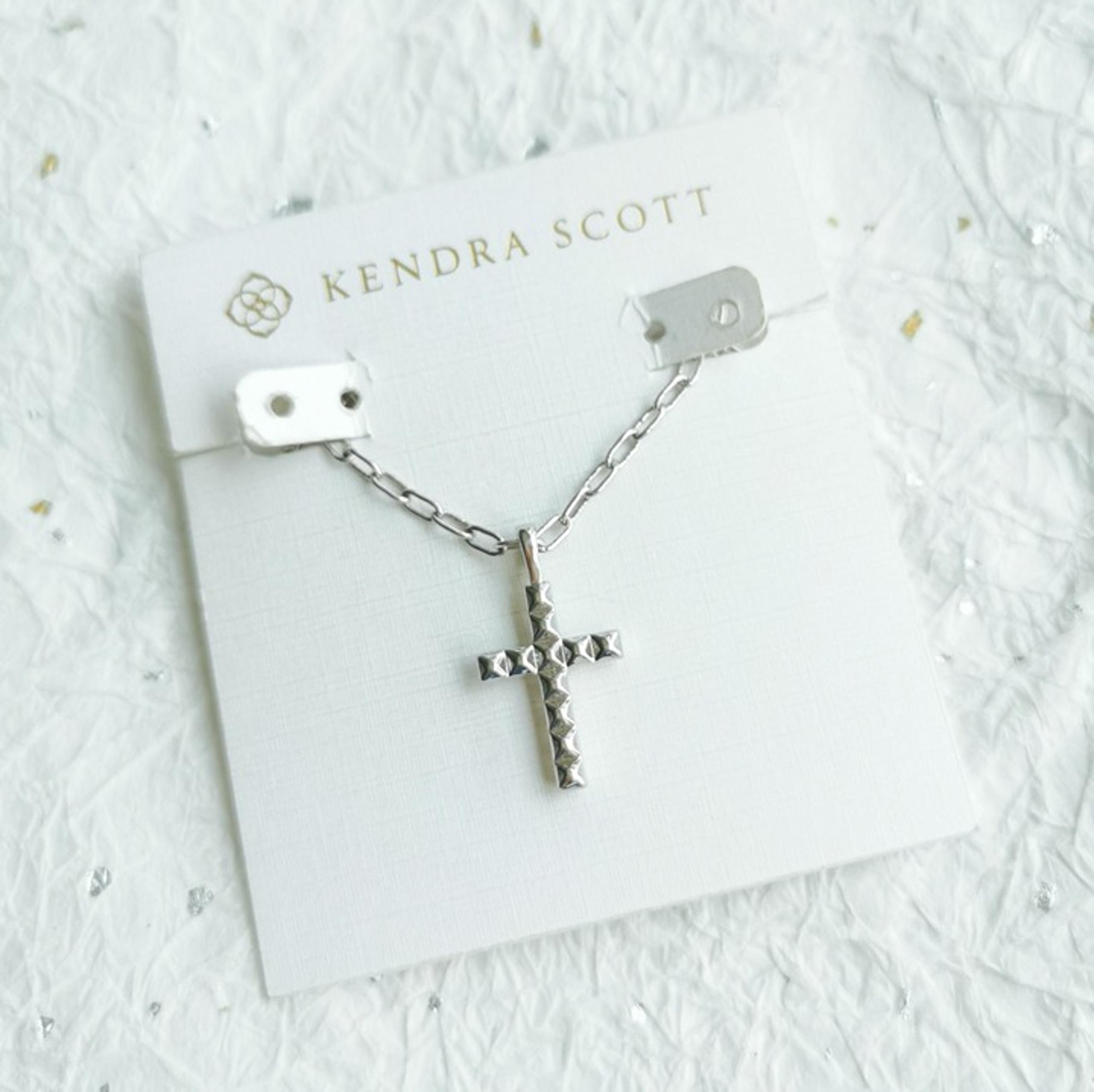 Kendra Scott Jada Cross • Silver Short Necklace