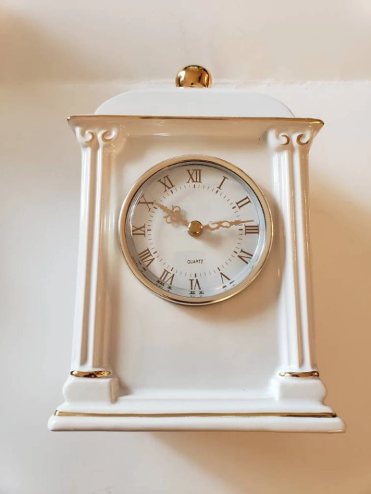 Porcelain mantle clock quartz