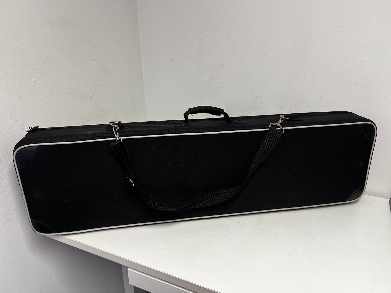 40x11x4in Black Zippered Carry Travel Case! Great condition!